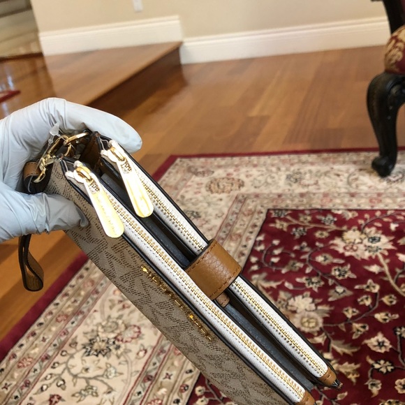 Michael Kors jet set signature handbag&wallet - Picture 2 of 8